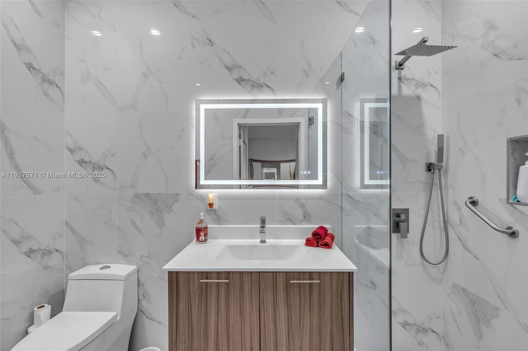 En Venta: $485,000 (3 camas, 2 baños, 1135 Pies cuadrados)