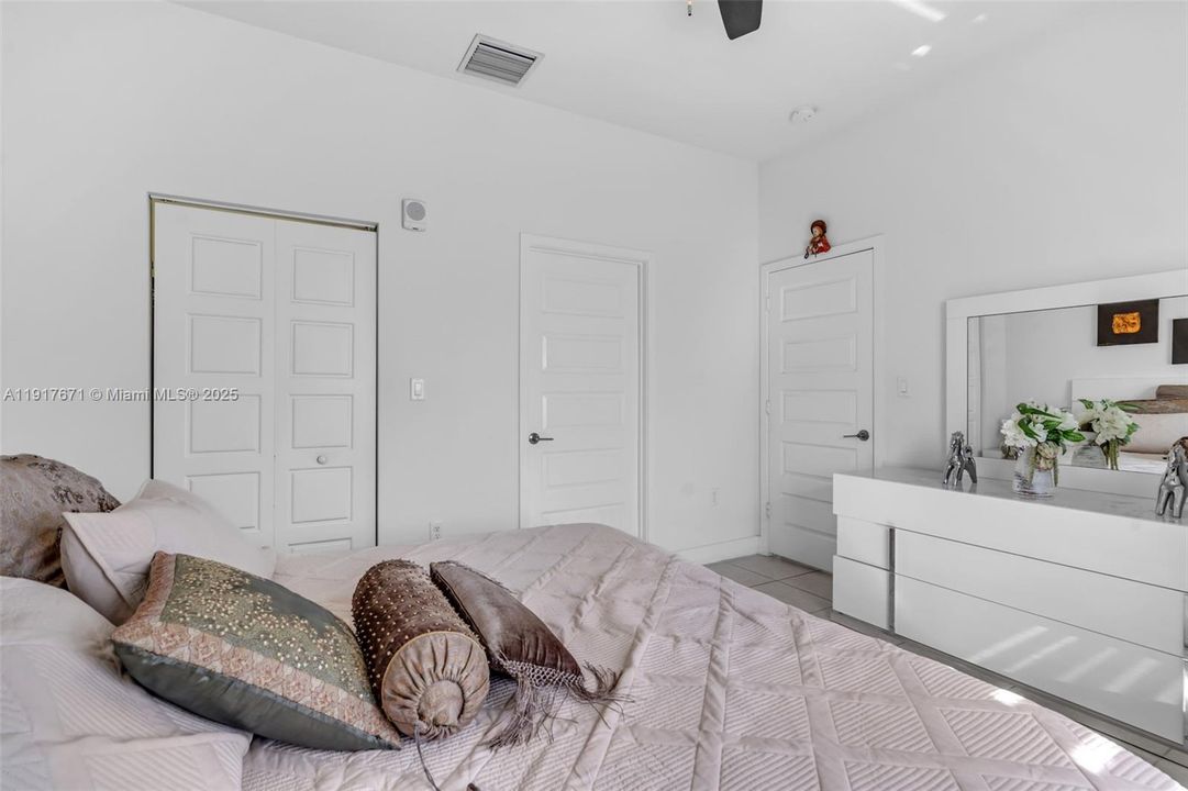 En Venta: $485,000 (3 camas, 2 baños, 1135 Pies cuadrados)