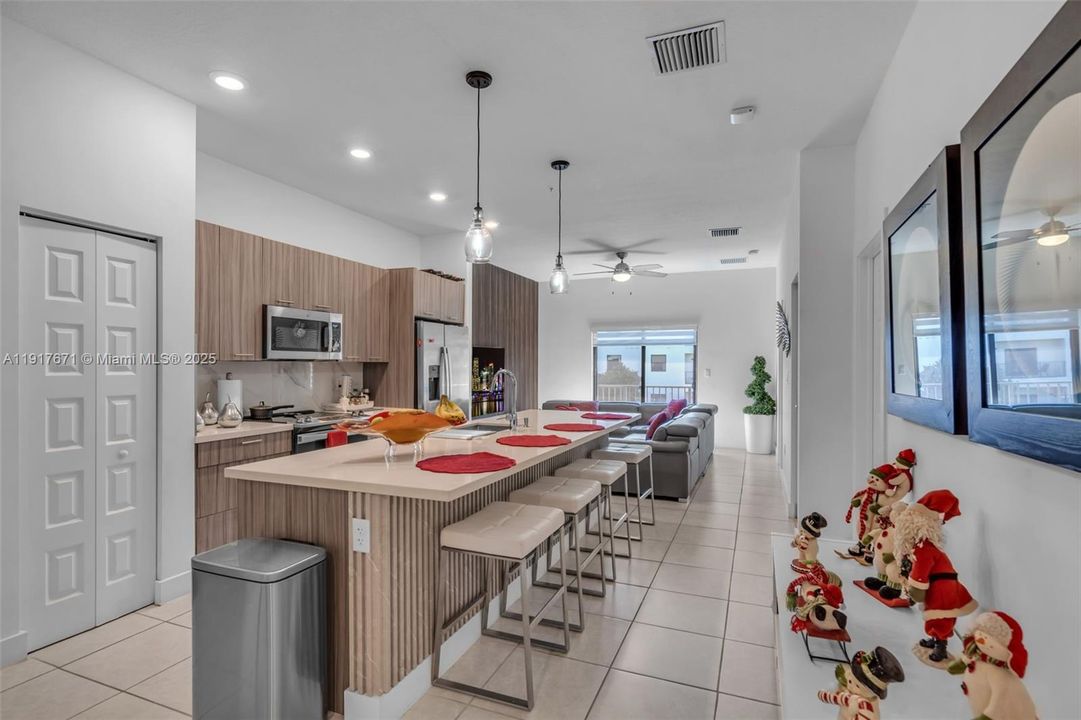 En Venta: $485,000 (3 camas, 2 baños, 1135 Pies cuadrados)