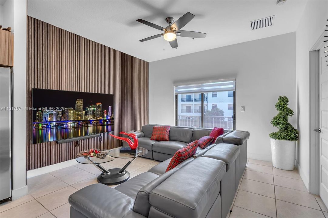 En Venta: $485,000 (3 camas, 2 baños, 1135 Pies cuadrados)