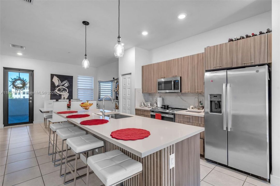 En Venta: $485,000 (3 camas, 2 baños, 1135 Pies cuadrados)