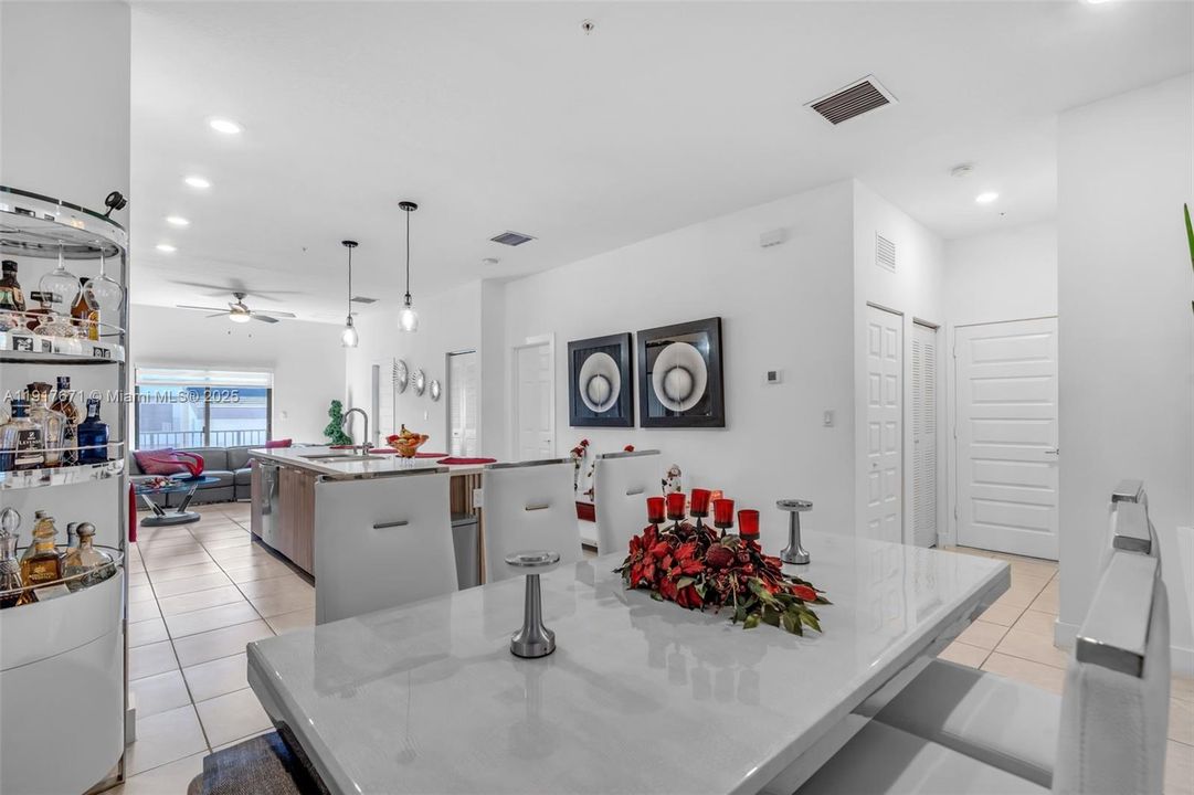 En Venta: $485,000 (3 camas, 2 baños, 1135 Pies cuadrados)