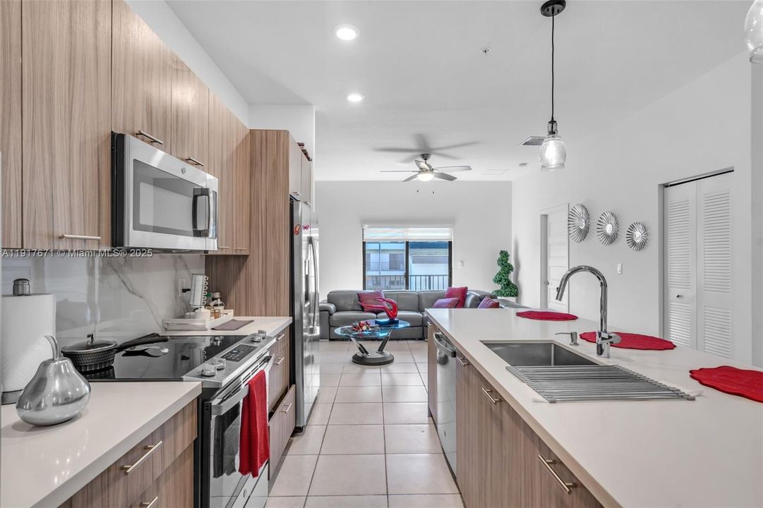 En Venta: $485,000 (3 camas, 2 baños, 1135 Pies cuadrados)