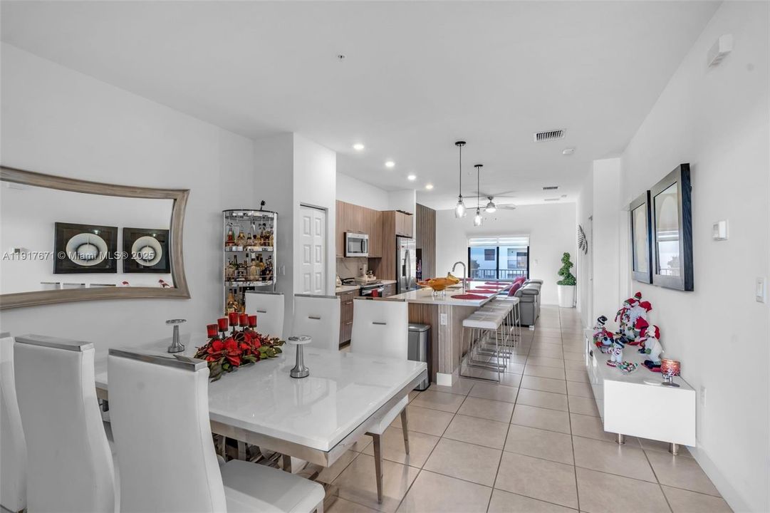 En Venta: $485,000 (3 camas, 2 baños, 1135 Pies cuadrados)