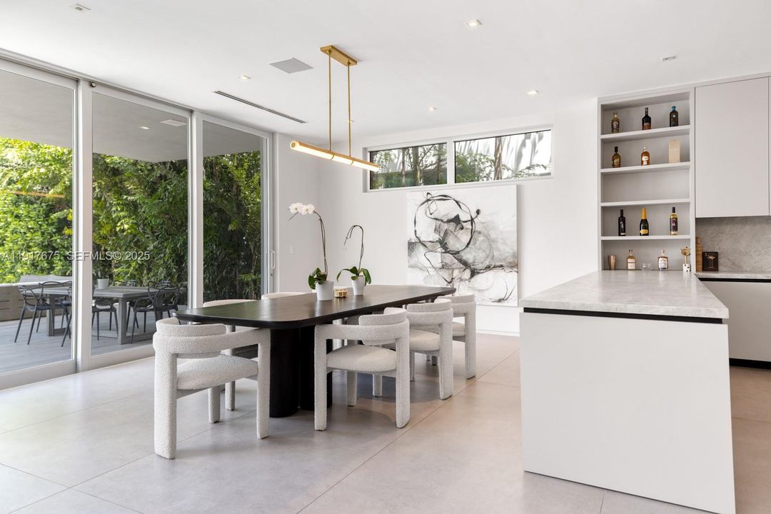 В аренду: $75,000 (5 спален, 5 ванн, 5303 Квадратных фут)