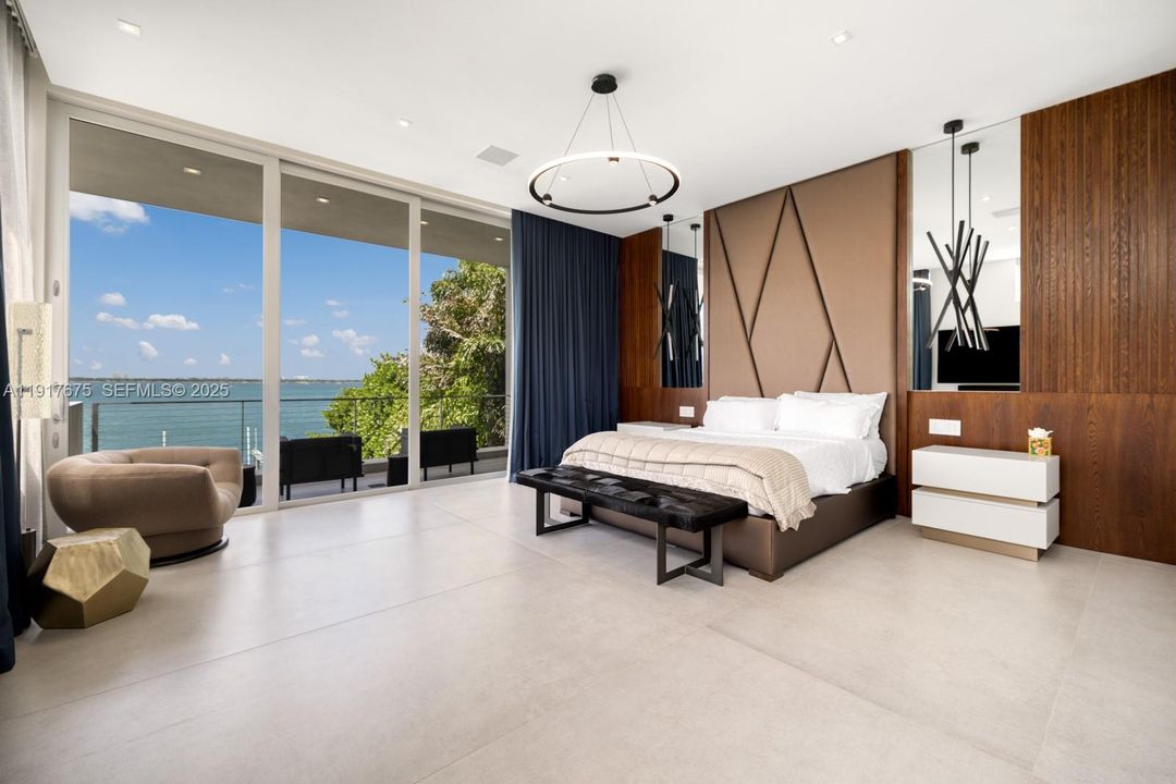 В аренду: $75,000 (5 спален, 5 ванн, 5303 Квадратных фут)