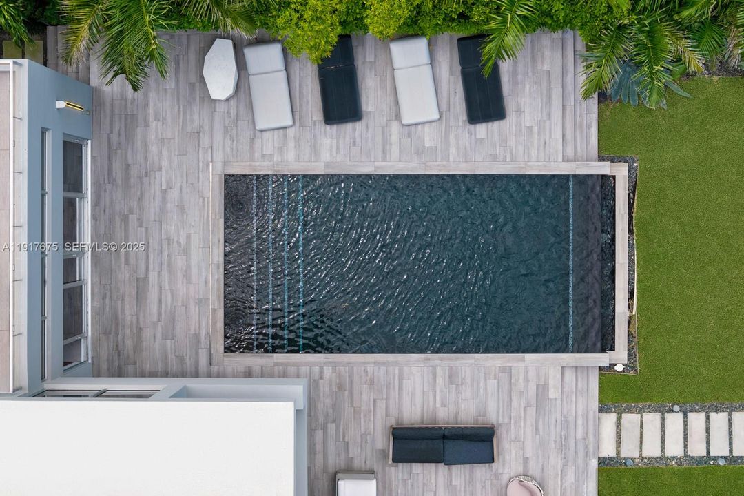 В аренду: $75,000 (5 спален, 5 ванн, 5303 Квадратных фут)