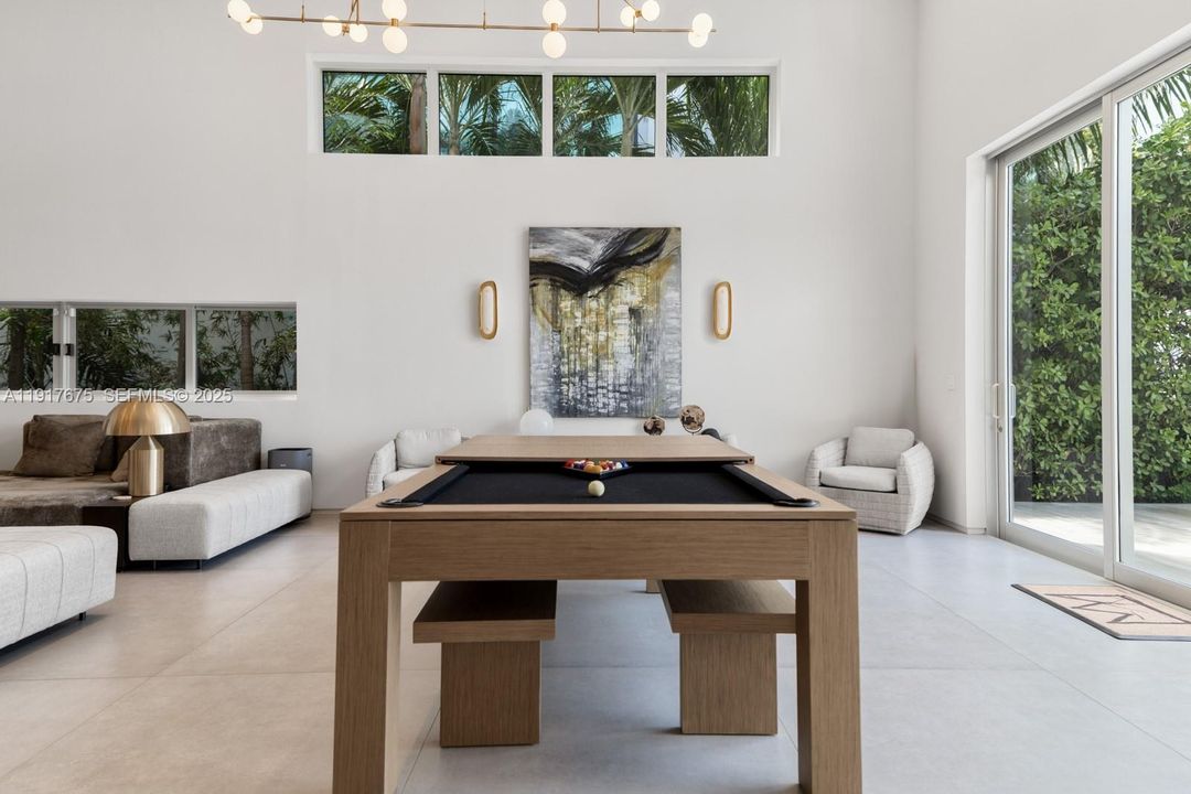 В аренду: $75,000 (5 спален, 5 ванн, 5303 Квадратных фут)