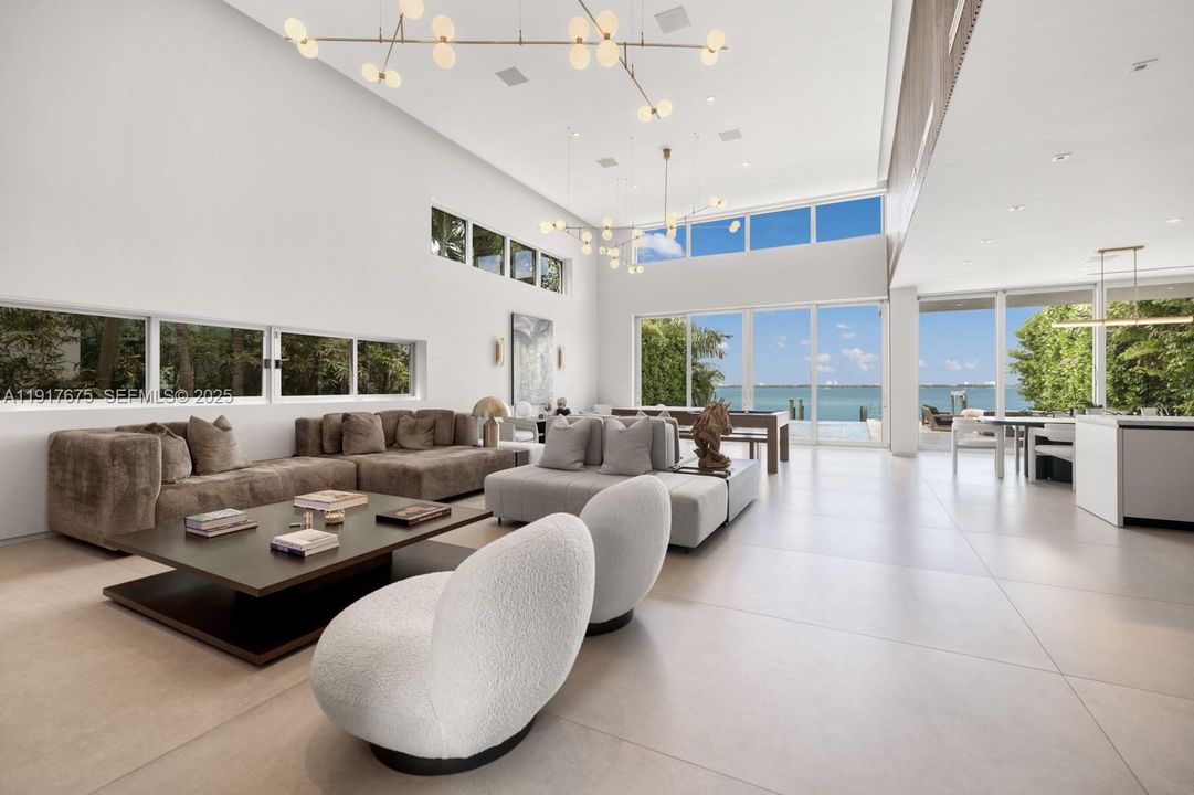 В аренду: $75,000 (5 спален, 5 ванн, 5303 Квадратных фут)