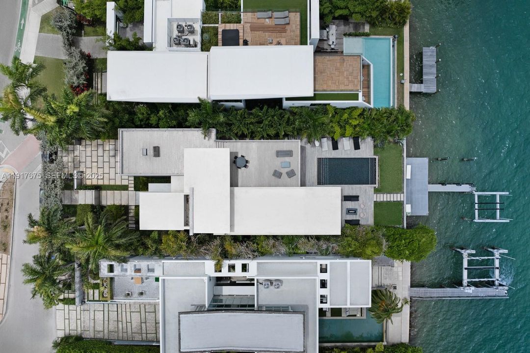 В аренду: $75,000 (5 спален, 5 ванн, 5303 Квадратных фут)