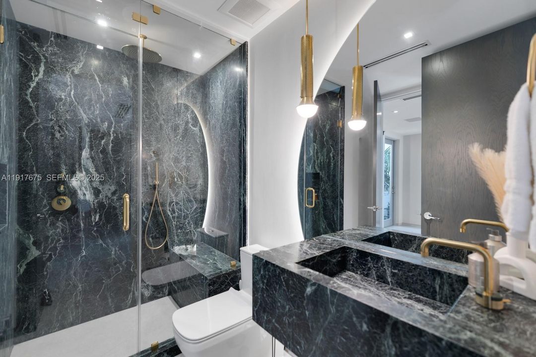 В аренду: $75,000 (5 спален, 5 ванн, 5303 Квадратных фут)