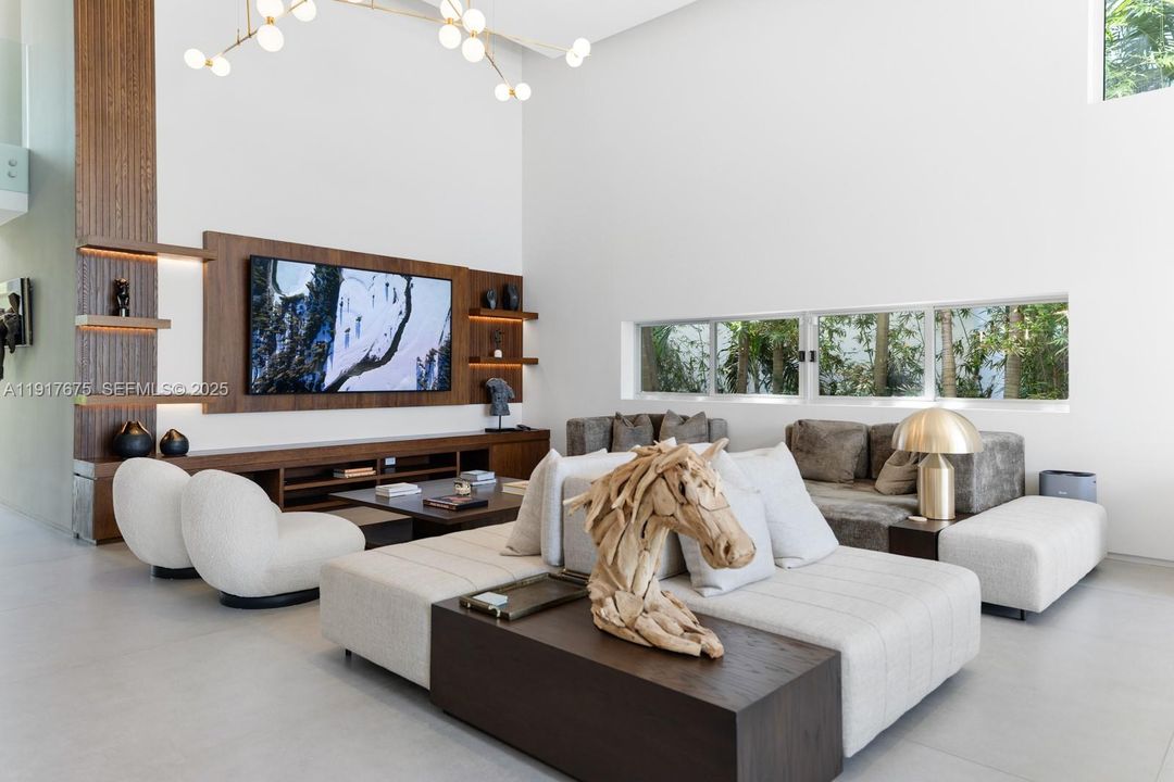 В аренду: $75,000 (5 спален, 5 ванн, 5303 Квадратных фут)