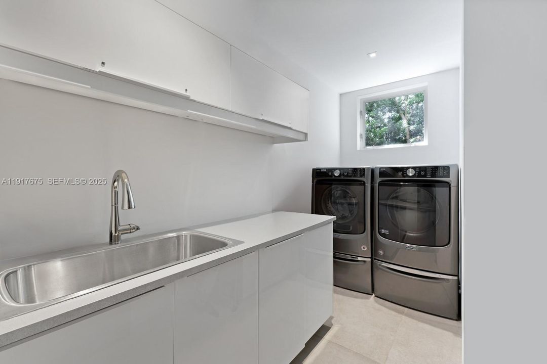 В аренду: $75,000 (5 спален, 5 ванн, 5303 Квадратных фут)