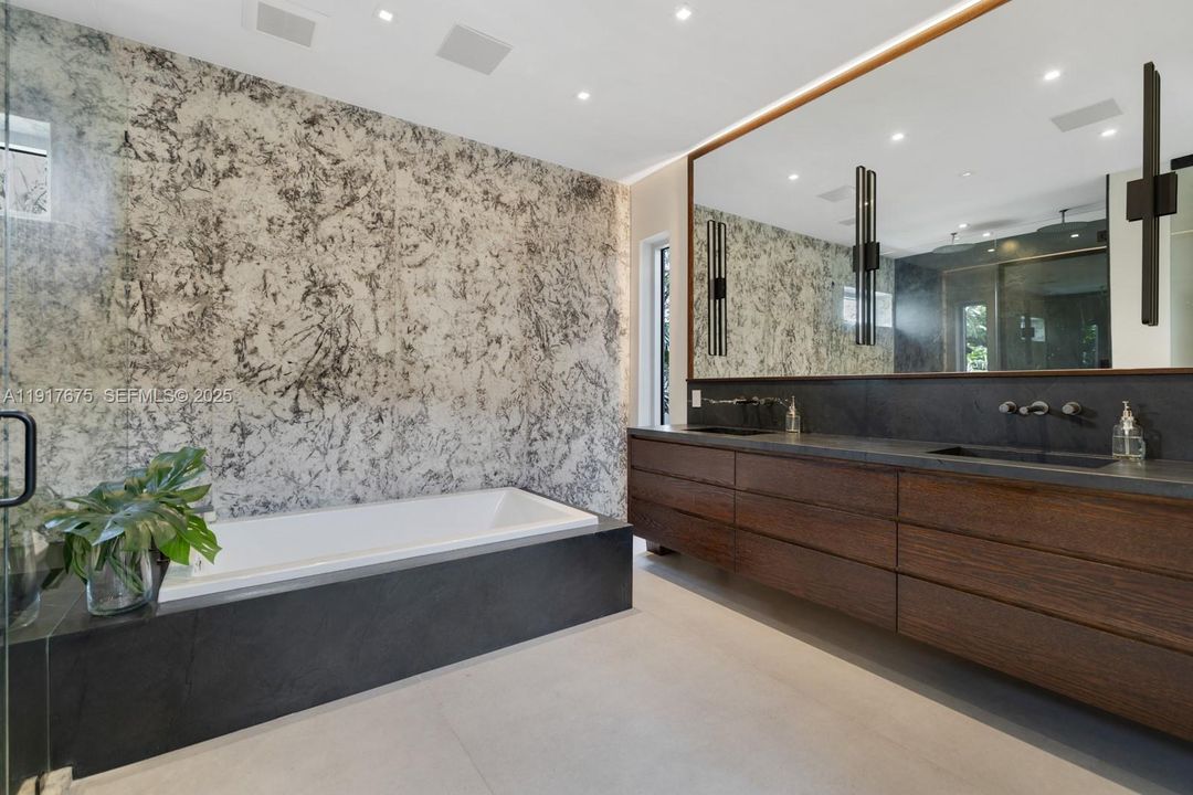 В аренду: $75,000 (5 спален, 5 ванн, 5303 Квадратных фут)