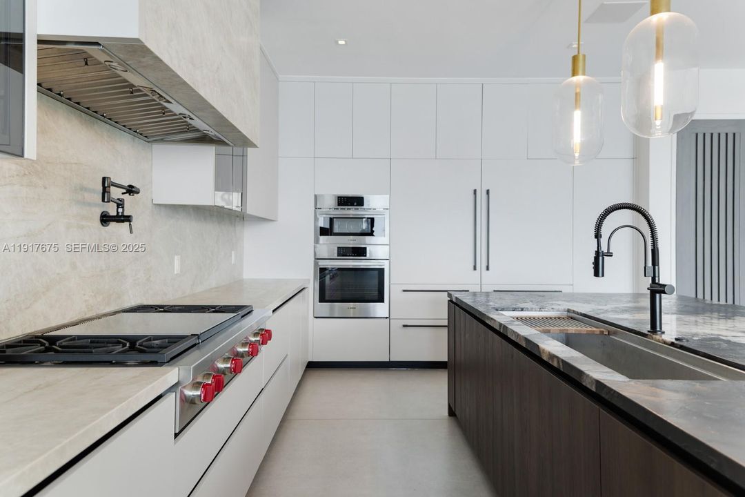 В аренду: $75,000 (5 спален, 5 ванн, 5303 Квадратных фут)