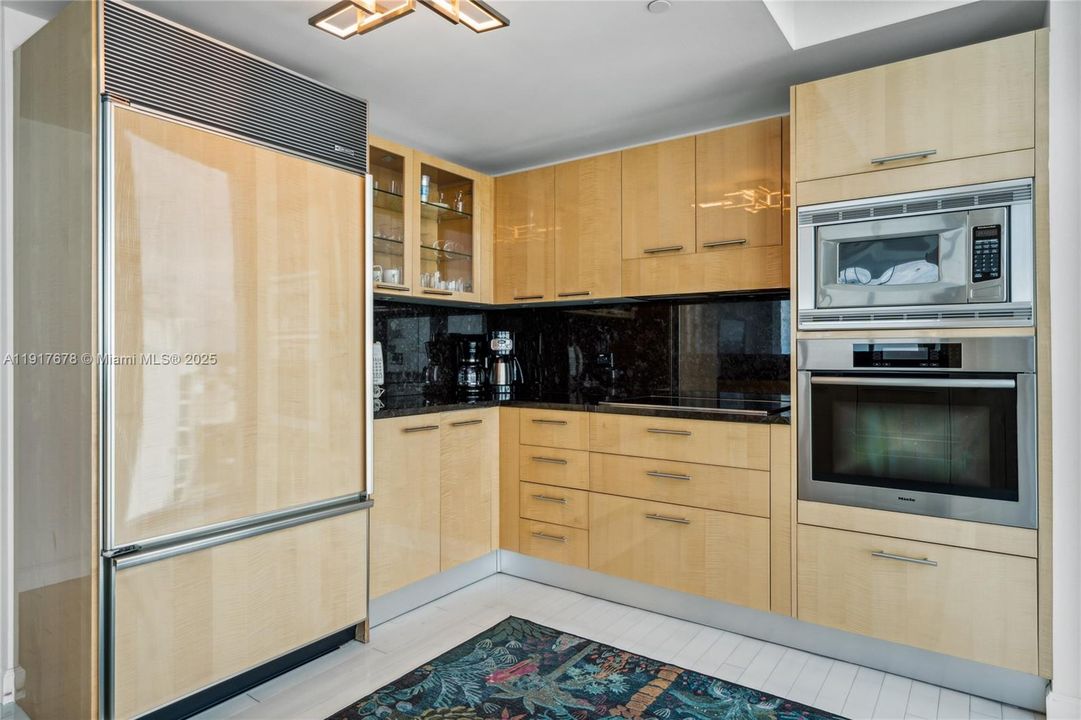 For Sale: $1,775,000 (2 beds, 2 baths, 1387 Square Feet)