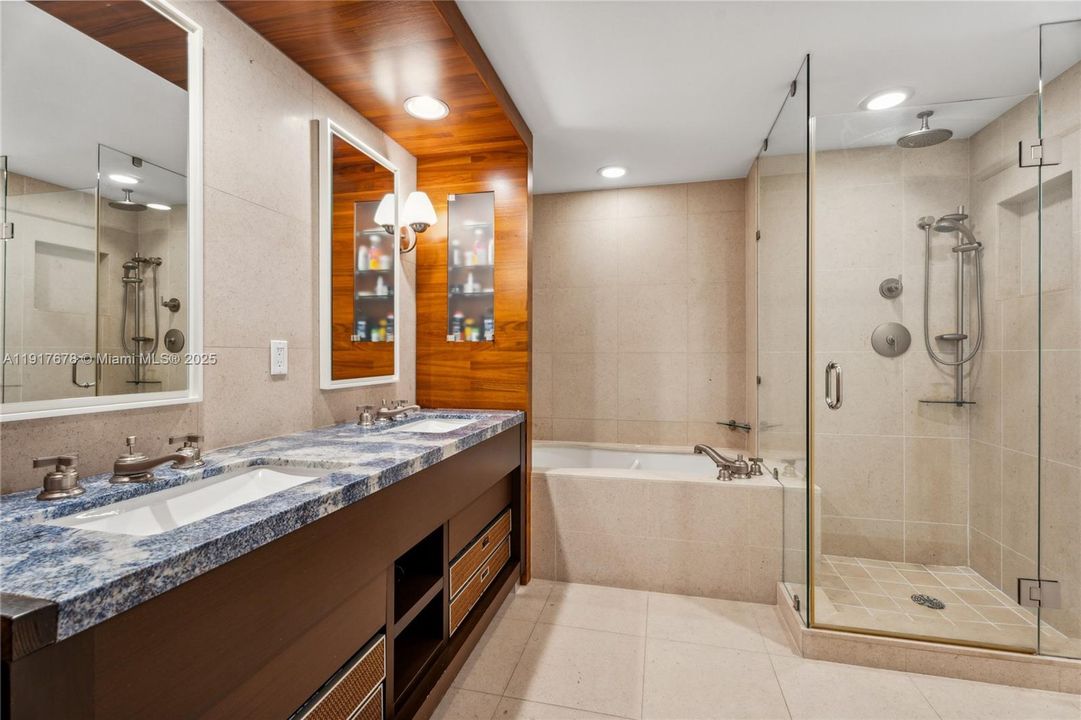 For Sale: $1,775,000 (2 beds, 2 baths, 1387 Square Feet)