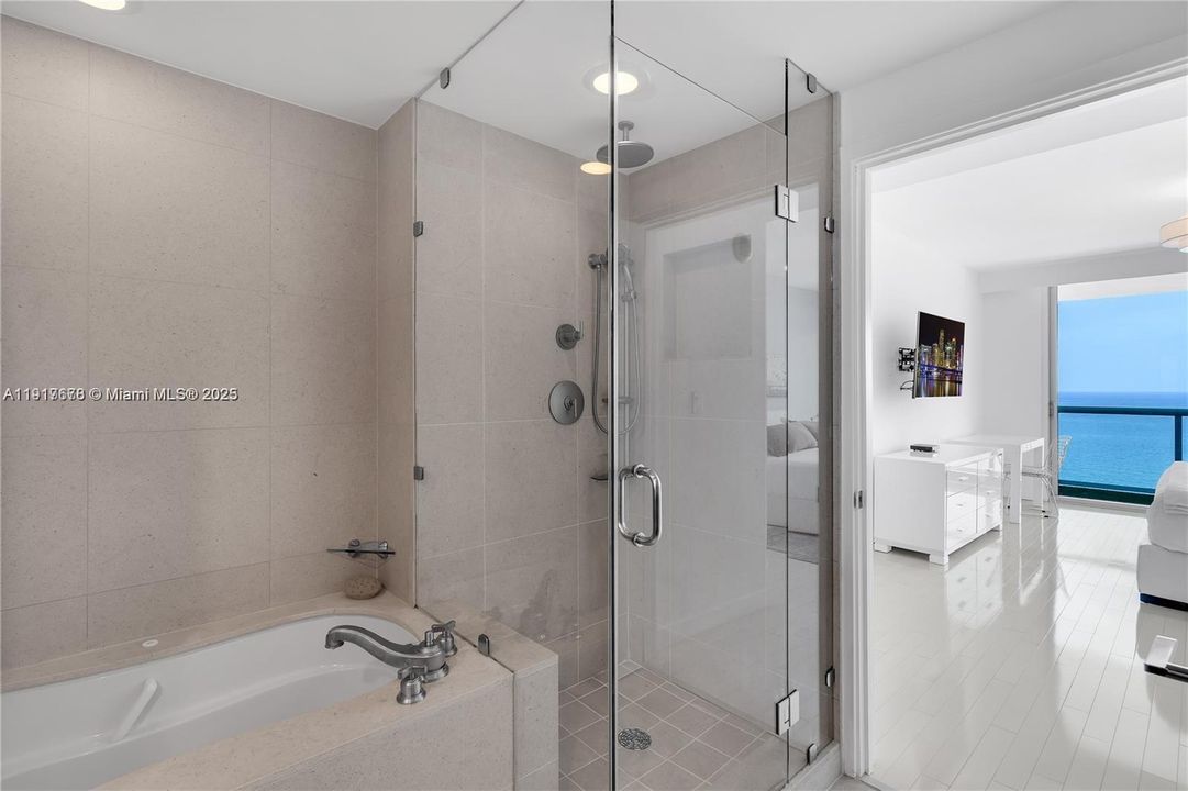 For Sale: $1,775,000 (2 beds, 2 baths, 1387 Square Feet)