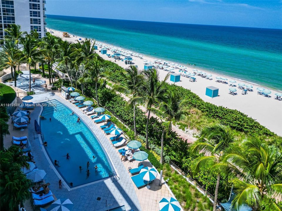 For Sale: $1,775,000 (2 beds, 2 baths, 1387 Square Feet)