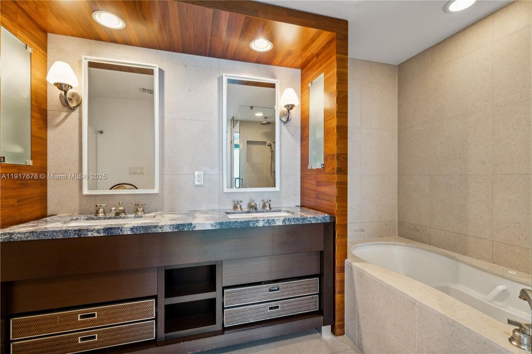 For Sale: $1,775,000 (2 beds, 2 baths, 1387 Square Feet)