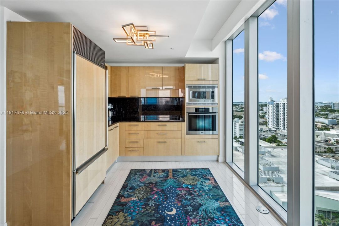 For Sale: $1,775,000 (2 beds, 2 baths, 1387 Square Feet)