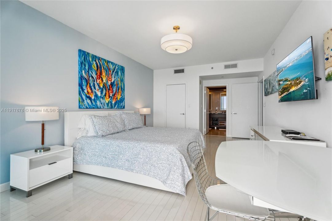 For Sale: $1,775,000 (2 beds, 2 baths, 1387 Square Feet)