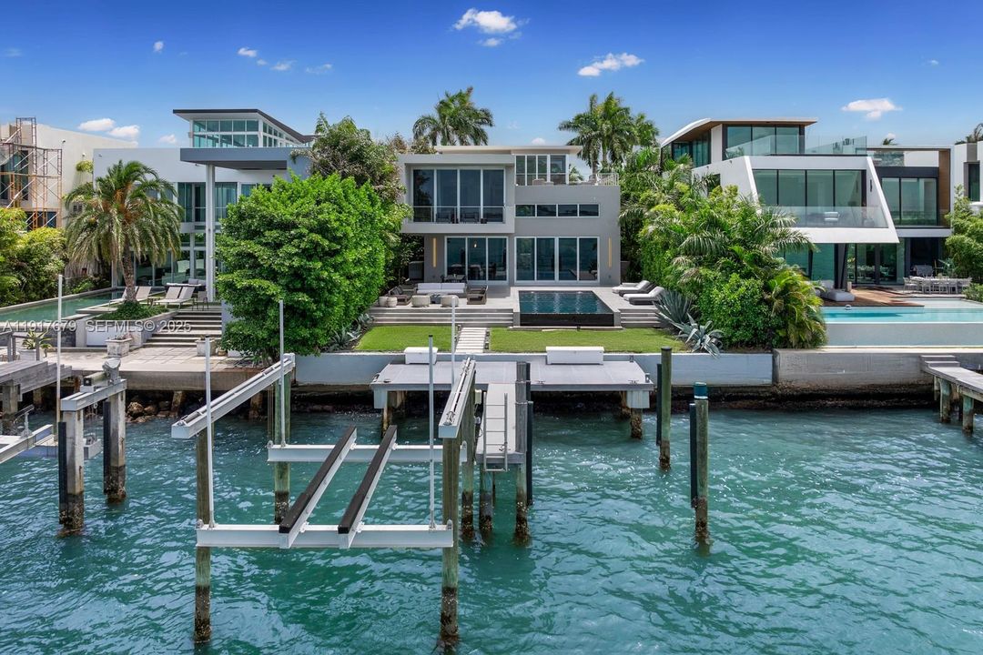 На продажу: $16,500,000 (5 спален, 5 ванн, 5303 Квадратных фут)