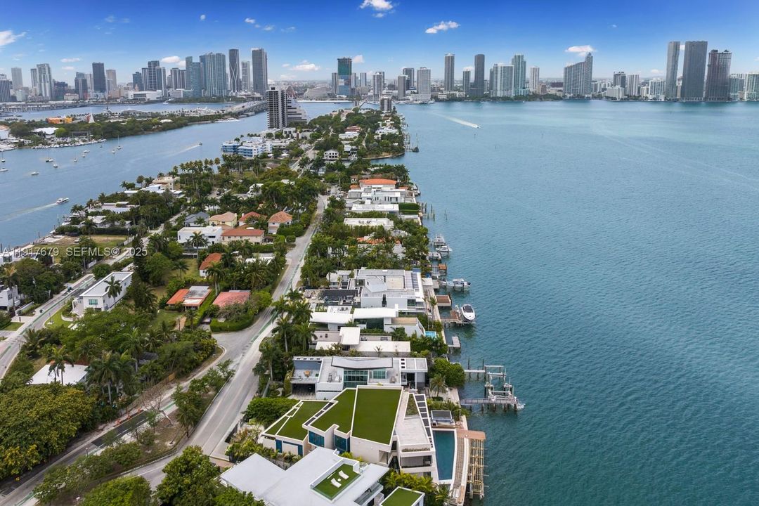 На продажу: $16,500,000 (5 спален, 5 ванн, 5303 Квадратных фут)