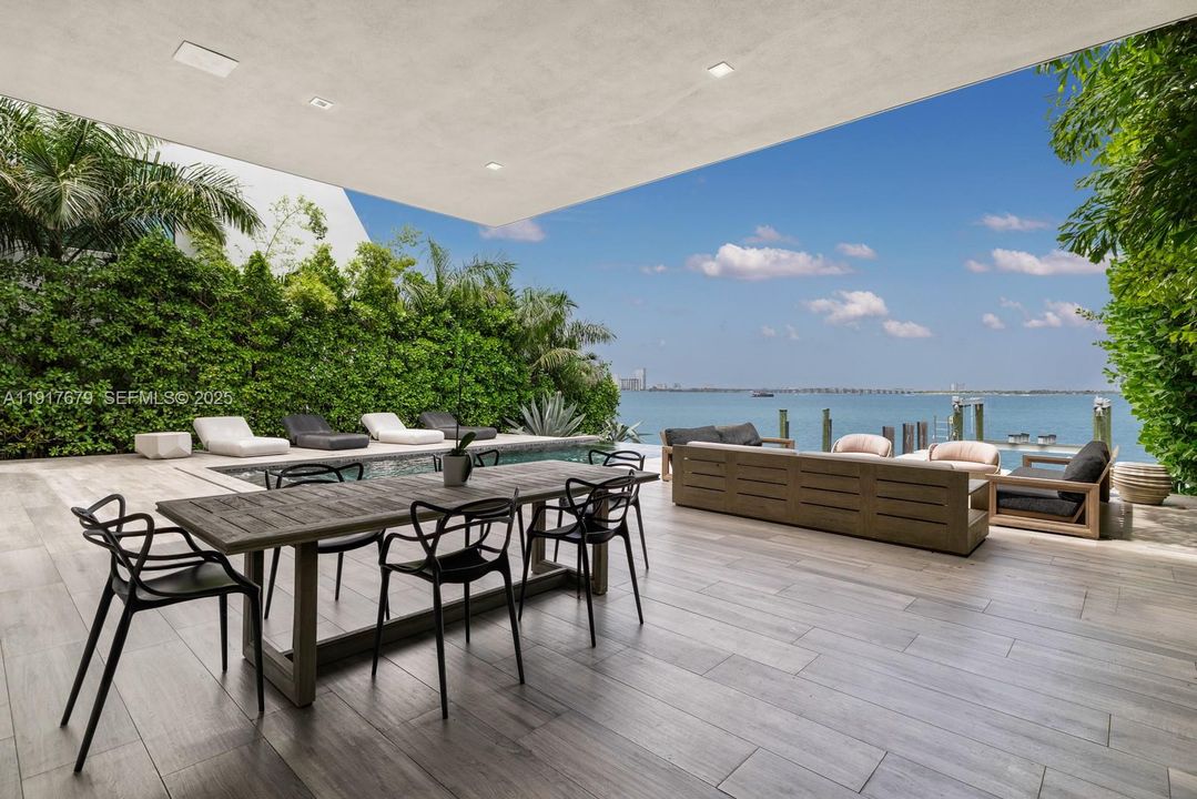 На продажу: $16,500,000 (5 спален, 5 ванн, 5303 Квадратных фут)