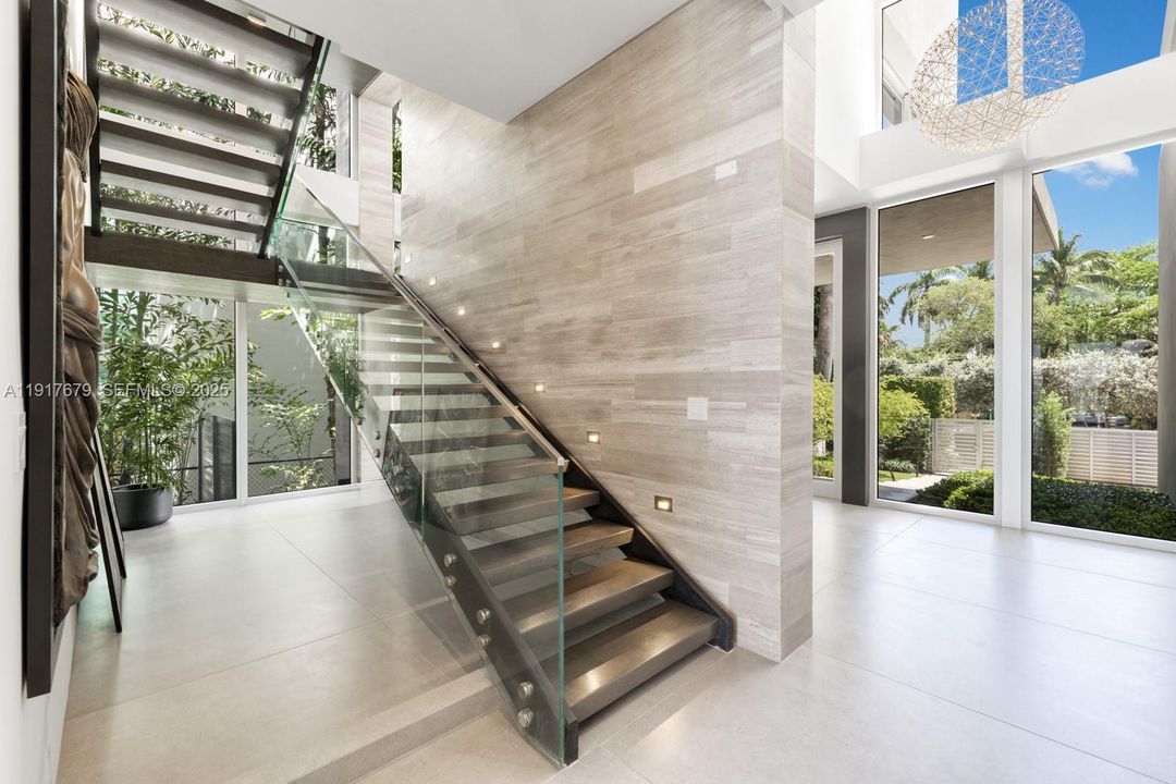 На продажу: $16,500,000 (5 спален, 5 ванн, 5303 Квадратных фут)