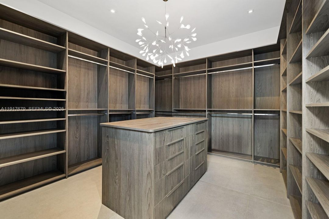 На продажу: $16,500,000 (5 спален, 5 ванн, 5303 Квадратных фут)