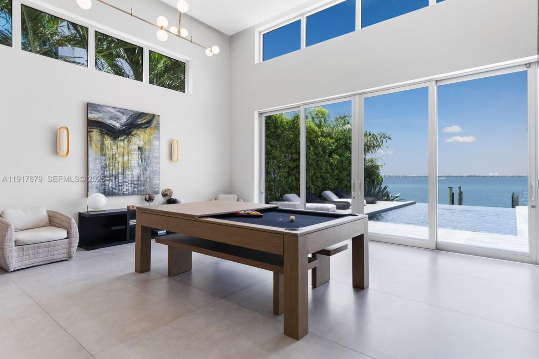 На продажу: $16,500,000 (5 спален, 5 ванн, 5303 Квадратных фут)