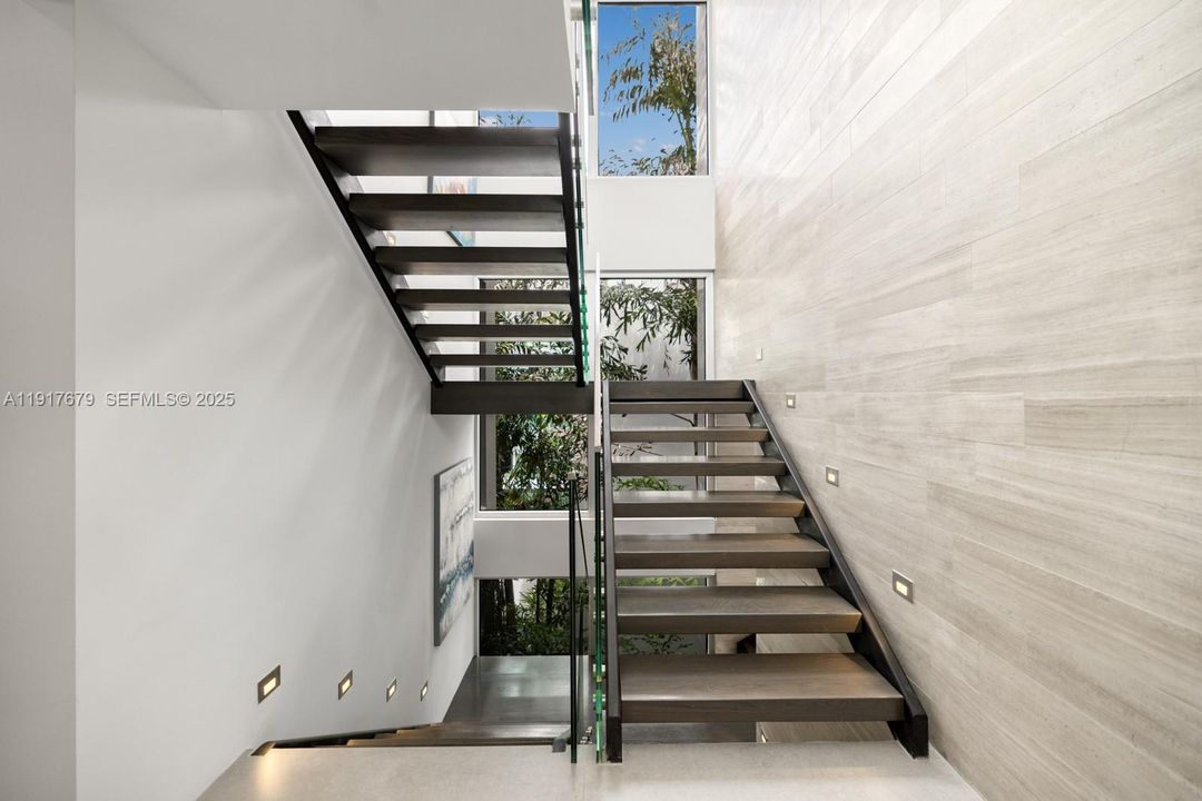 На продажу: $16,500,000 (5 спален, 5 ванн, 5303 Квадратных фут)