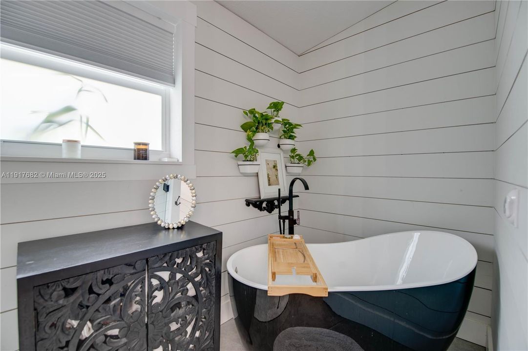 待售: $1,200,000 (4 贝兹, 3 浴室, 2392 平方英尺)