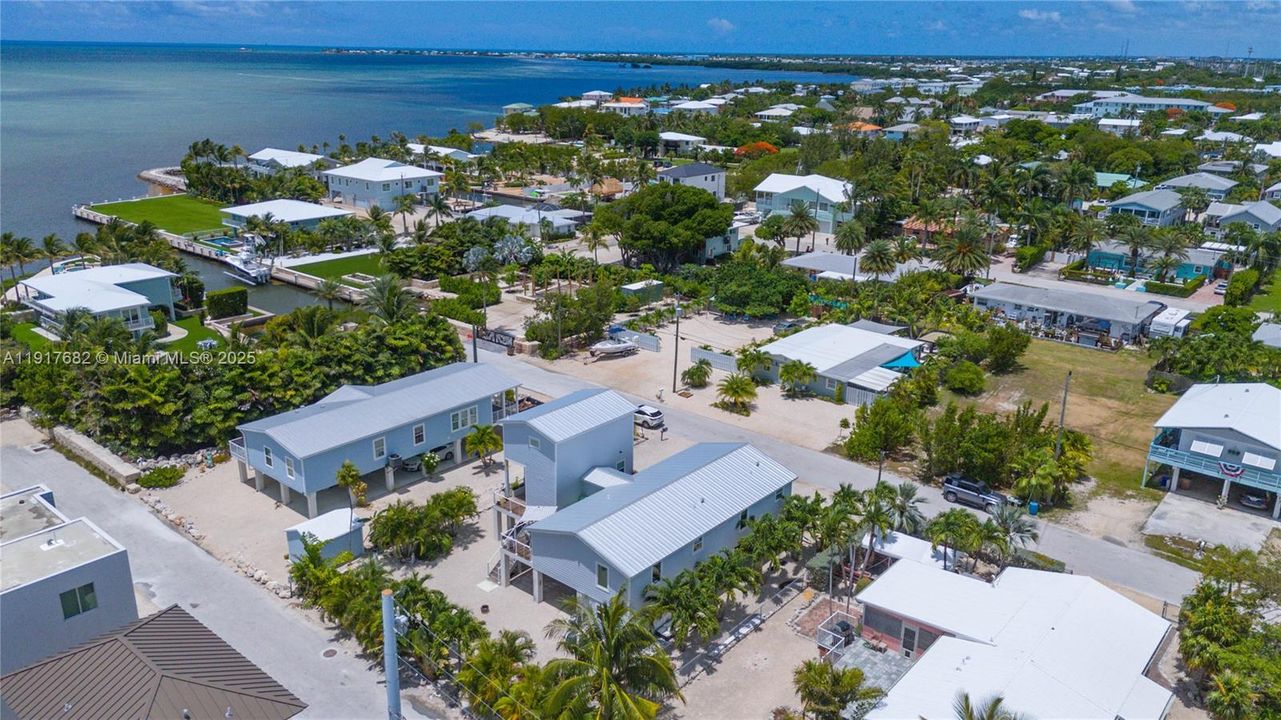 待售: $1,200,000 (4 贝兹, 3 浴室, 2392 平方英尺)