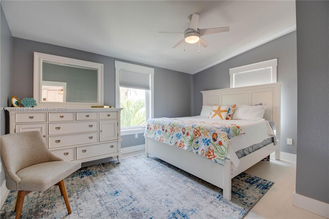 待售: $1,200,000 (4 贝兹, 3 浴室, 2392 平方英尺)