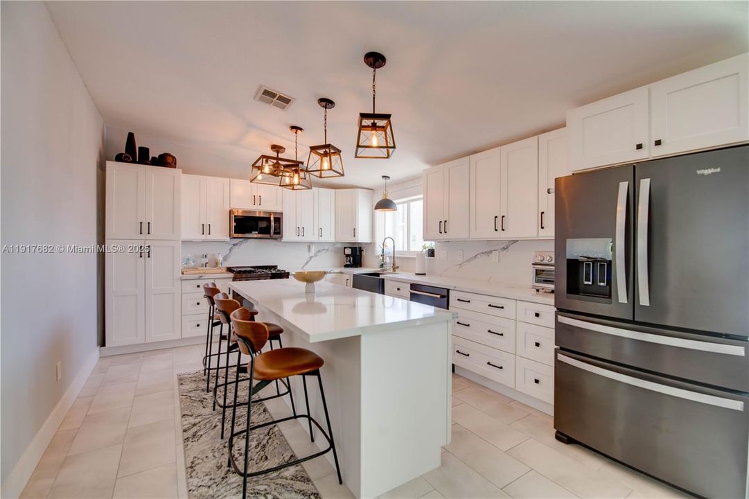 待售: $1,200,000 (4 贝兹, 3 浴室, 2392 平方英尺)