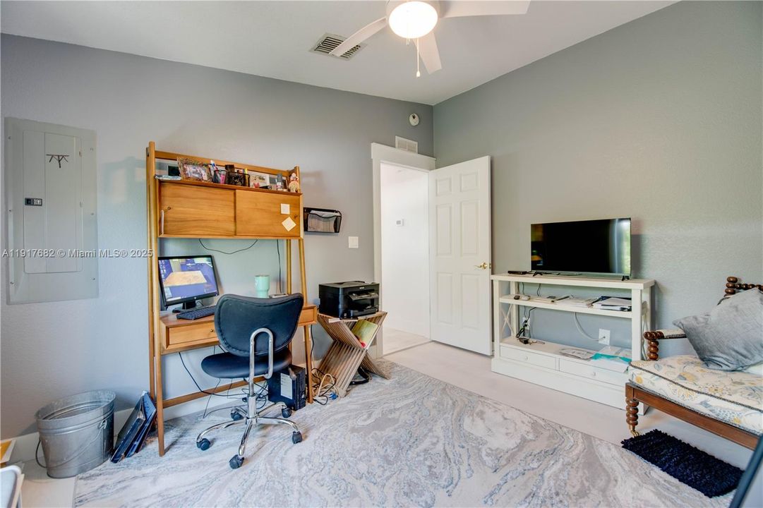 待售: $1,200,000 (4 贝兹, 3 浴室, 2392 平方英尺)