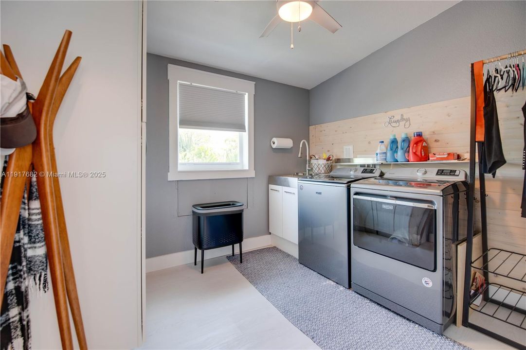 待售: $1,200,000 (4 贝兹, 3 浴室, 2392 平方英尺)