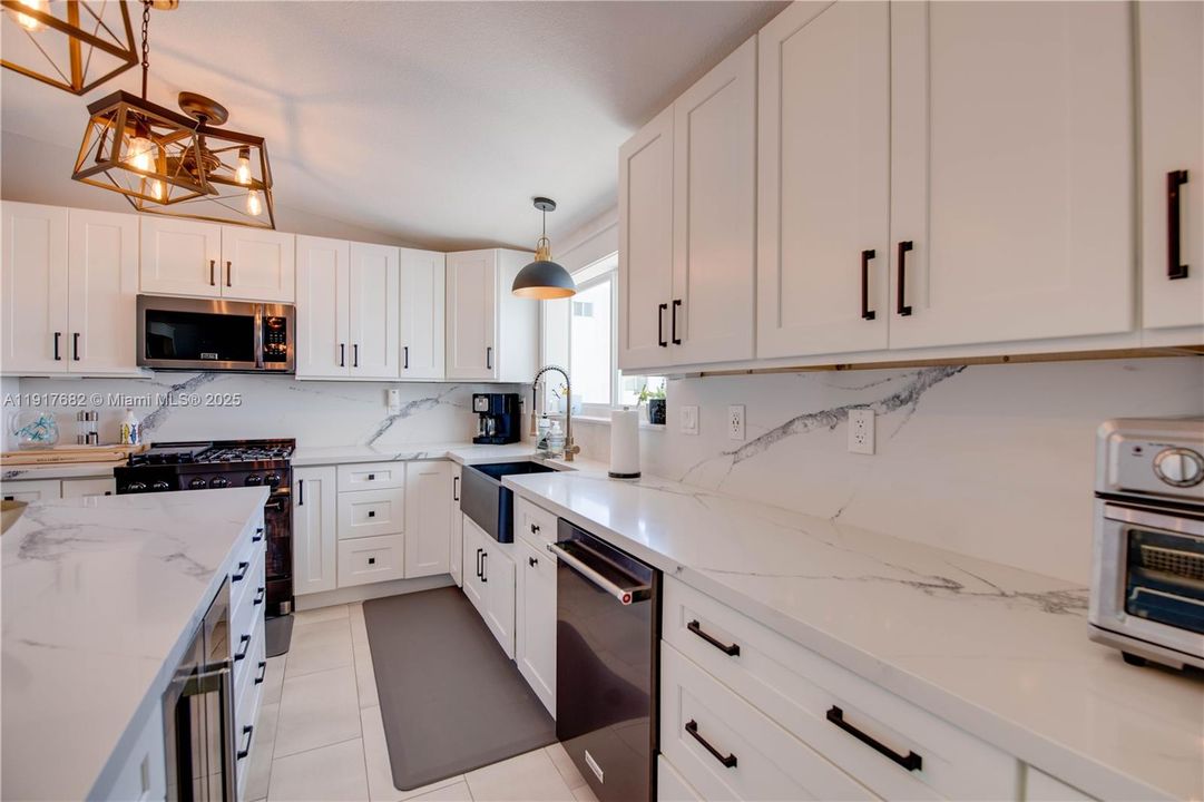 待售: $1,200,000 (4 贝兹, 3 浴室, 2392 平方英尺)