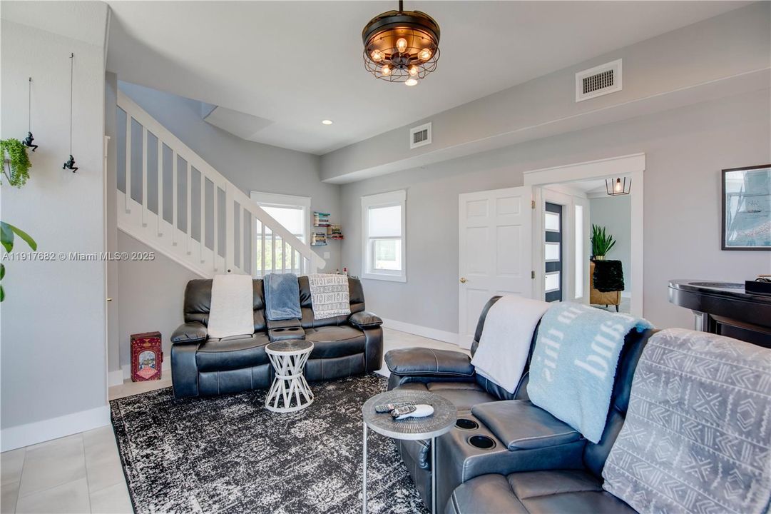 待售: $1,200,000 (4 贝兹, 3 浴室, 2392 平方英尺)