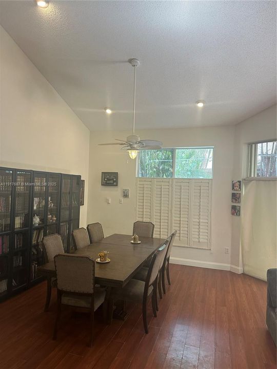 待售: $729,000 (3 贝兹, 2 浴室, 2346 平方英尺)