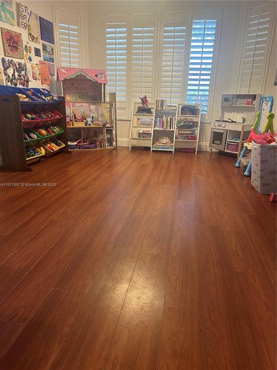 待售: $729,000 (3 贝兹, 2 浴室, 2346 平方英尺)