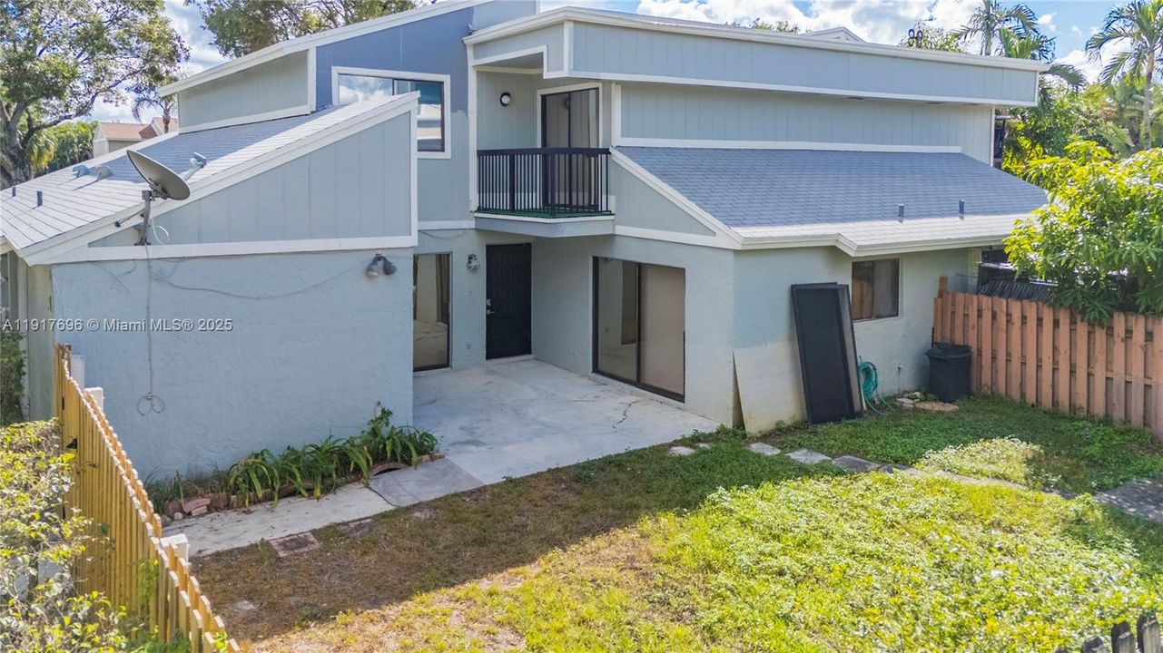 For Rent: $3,200 (3 beds, 2 baths, 1577 Square Feet)