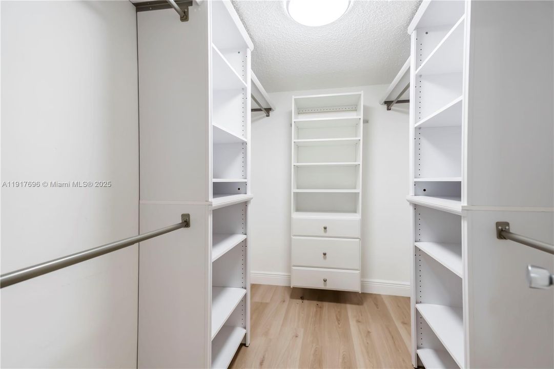 For Rent: $3,200 (3 beds, 2 baths, 1577 Square Feet)