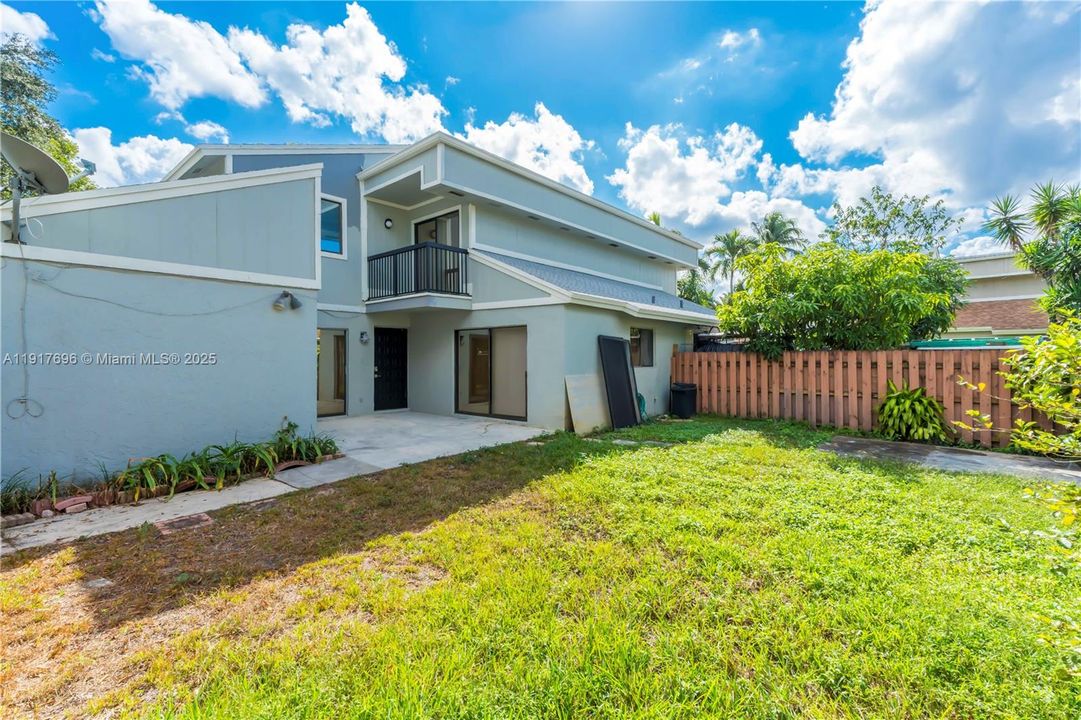 For Rent: $3,200 (3 beds, 2 baths, 1577 Square Feet)