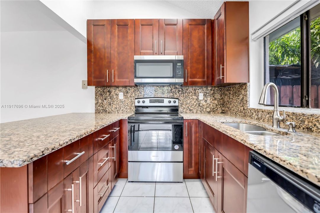 For Rent: $3,200 (3 beds, 2 baths, 1577 Square Feet)