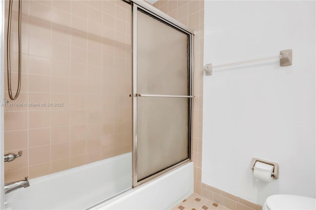 For Rent: $3,200 (3 beds, 2 baths, 1577 Square Feet)