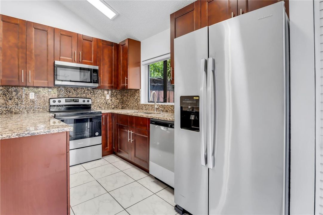 For Rent: $3,200 (3 beds, 2 baths, 1577 Square Feet)