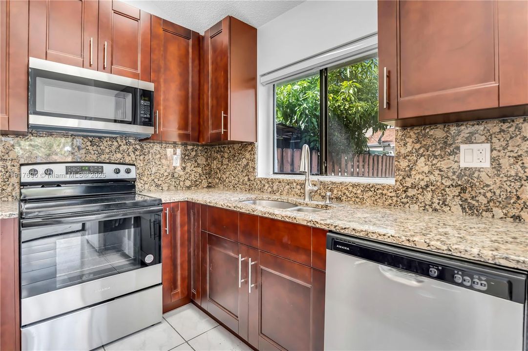 For Rent: $3,200 (3 beds, 2 baths, 1577 Square Feet)